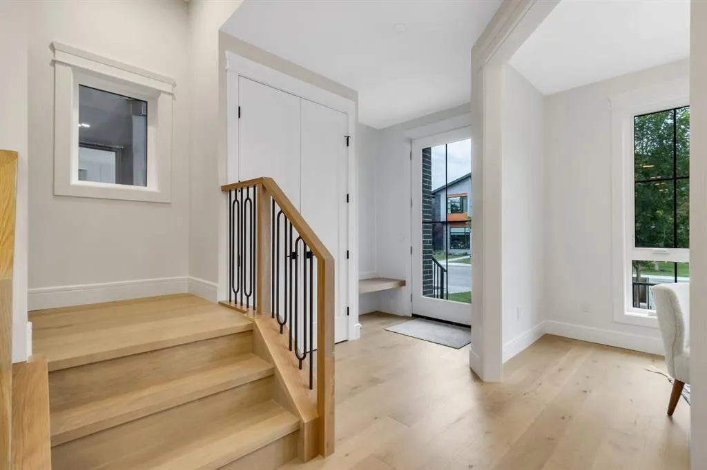 2118 Victoria Crescent NW