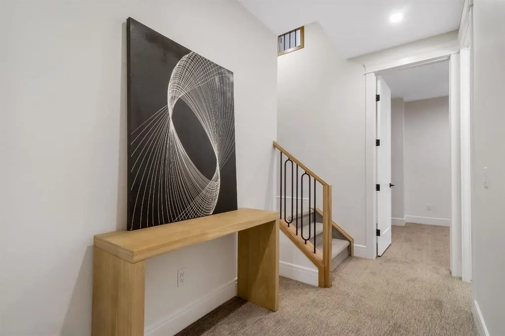 2118 Victoria Crescent NW