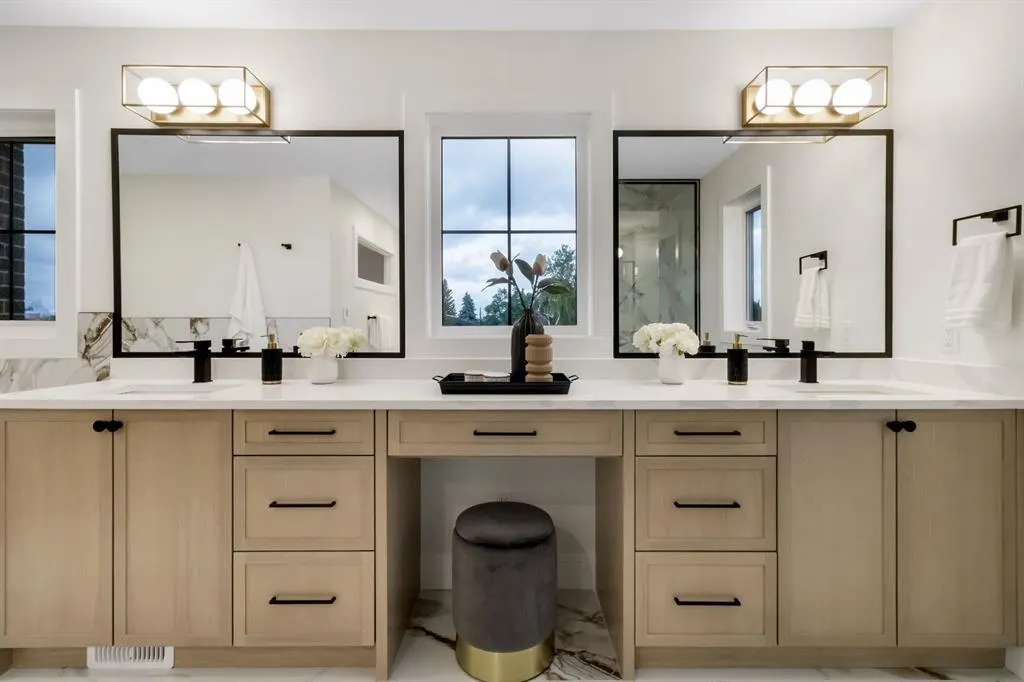 2118 Victoria Crescent NW