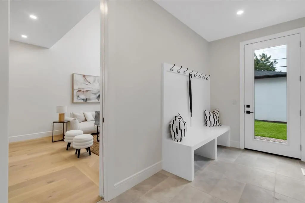 2118 Victoria Crescent NW