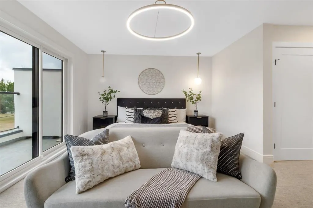 2118 Victoria Crescent NW