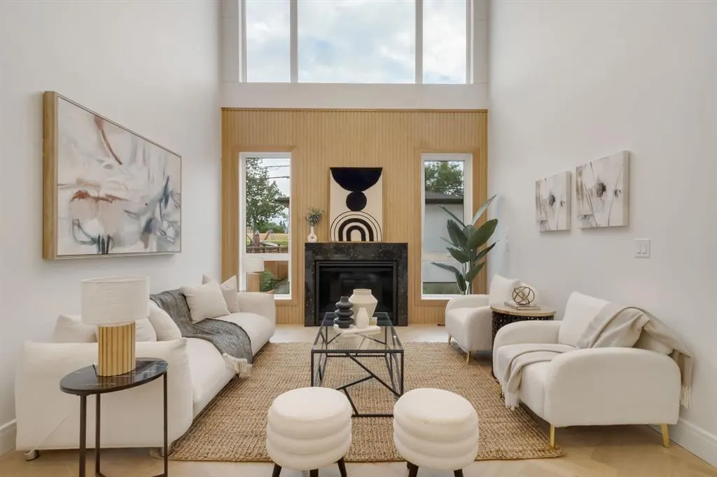 2118 Victoria Crescent NW