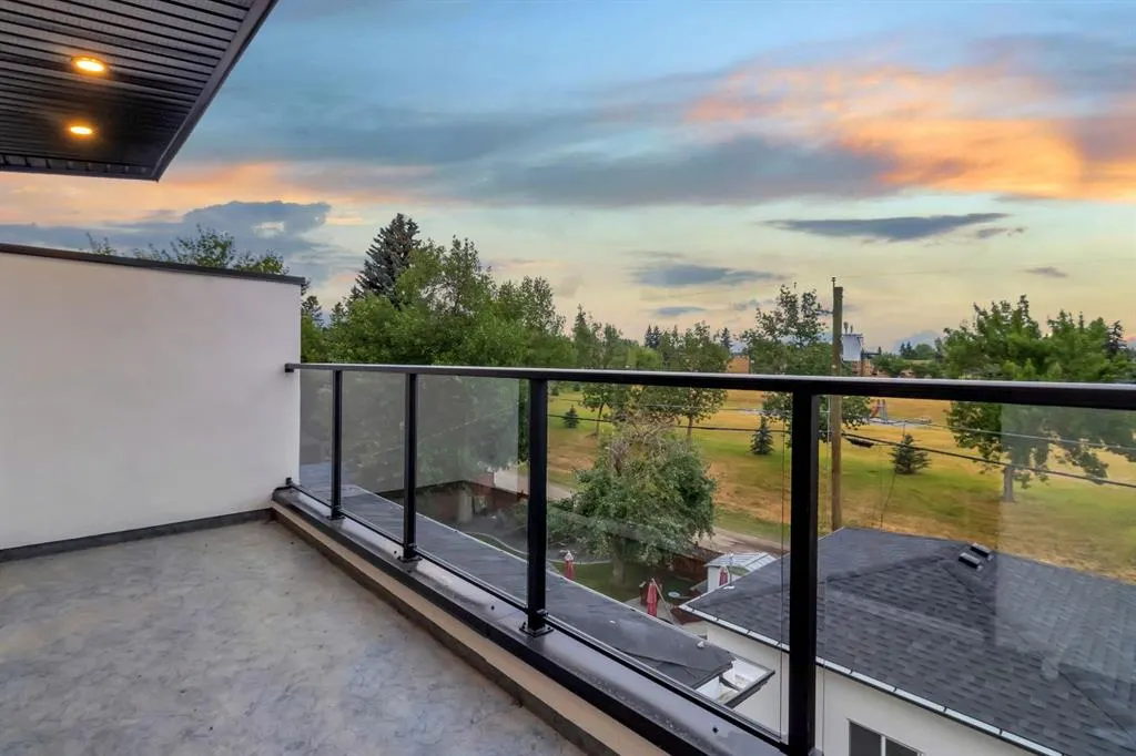 2118 Victoria Crescent NW