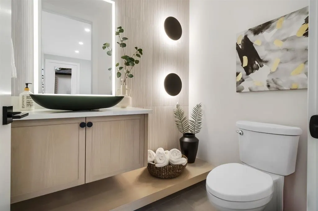 2118 Victoria Crescent NW