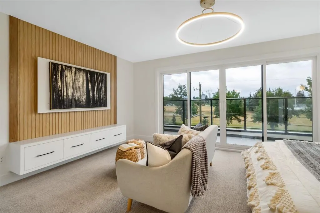 2118 Victoria Crescent NW