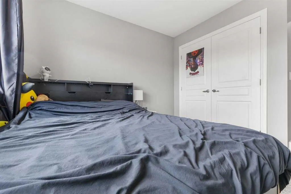 240 Evanspark Gardens NW