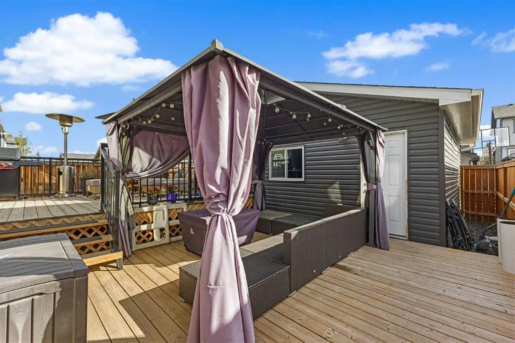 240 Evanspark Gardens NW