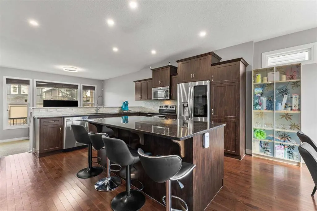 240 Evanspark Gardens NW