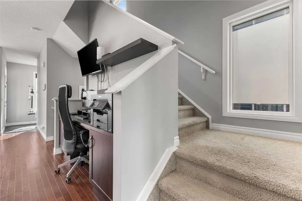 240 Evanspark Gardens NW