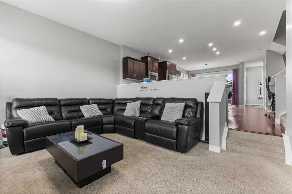 240 Evanspark Gardens NW