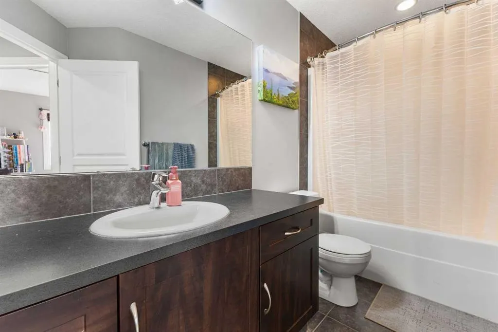 240 Evanspark Gardens NW