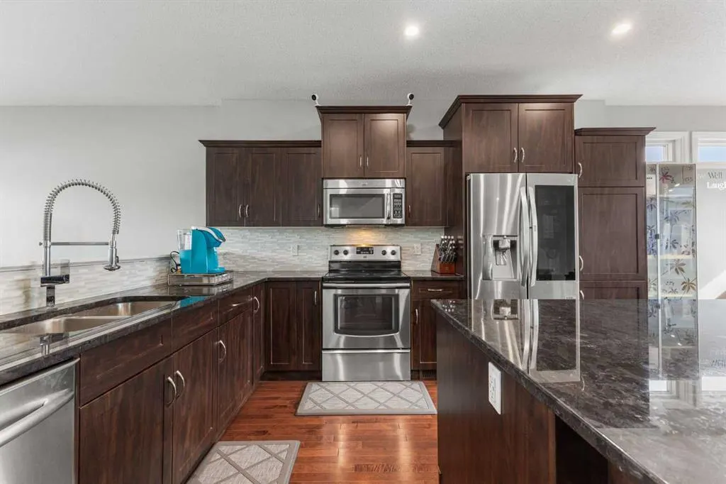 240 Evanspark Gardens NW