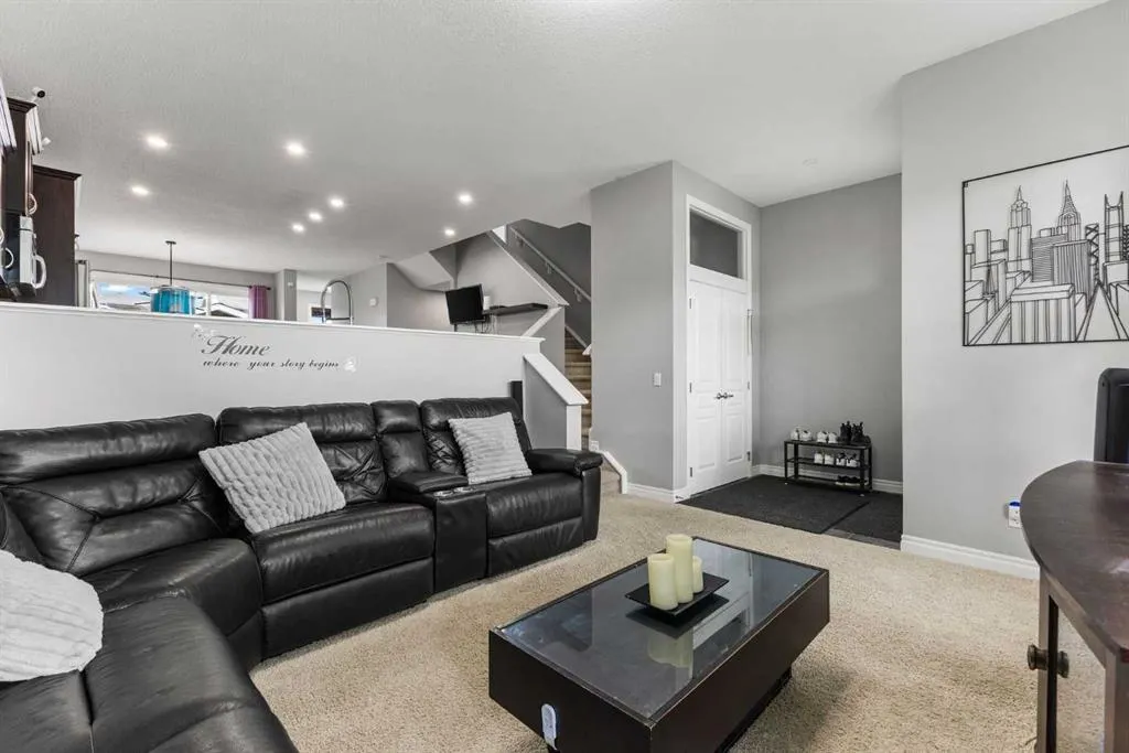 240 Evanspark Gardens NW