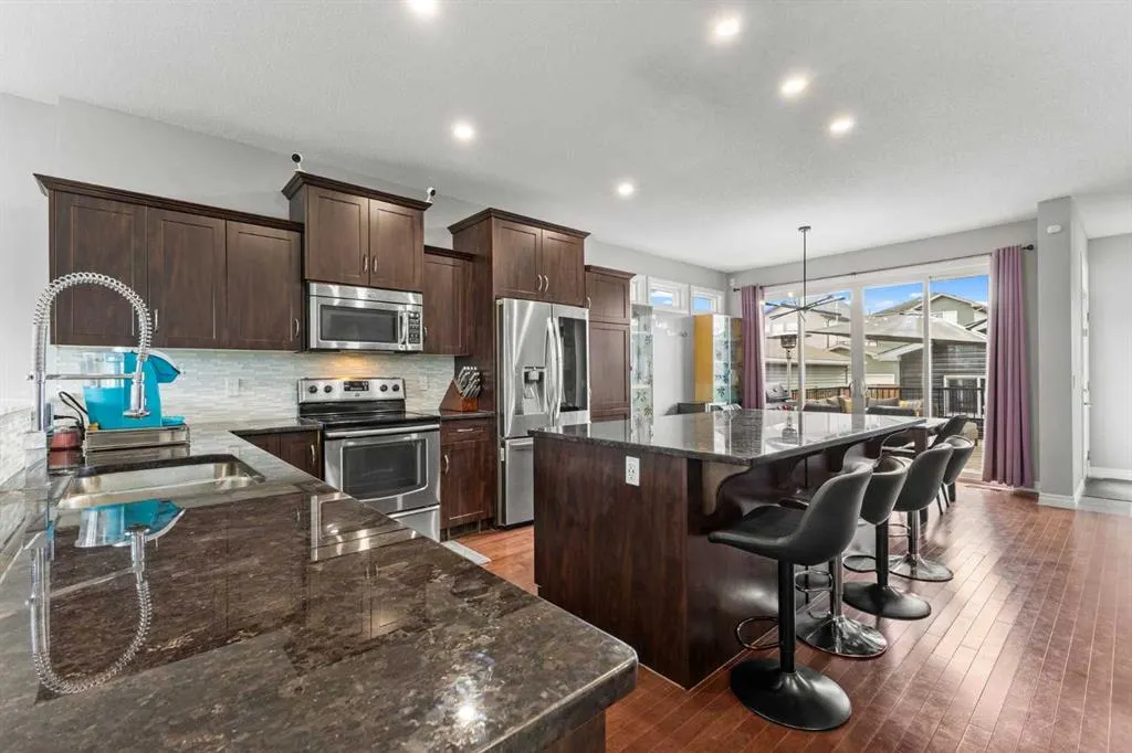 240 Evanspark Gardens NW