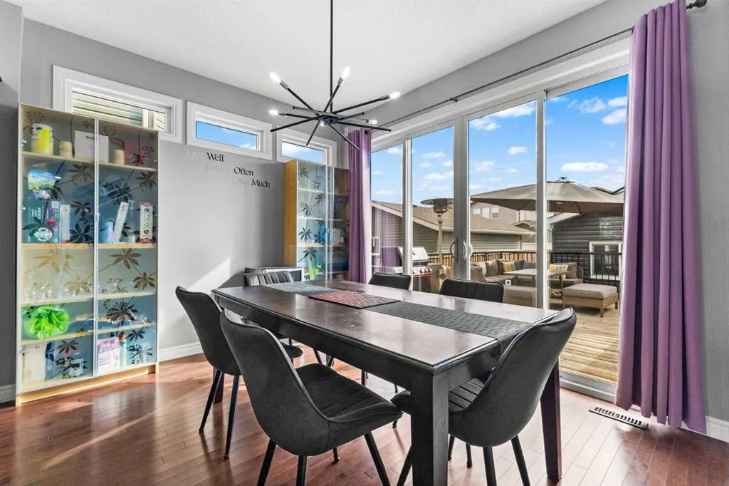 240 Evanspark Gardens NW