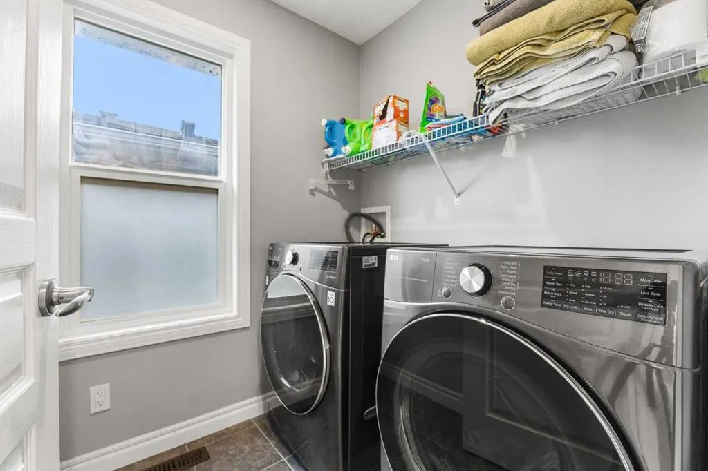 240 Evanspark Gardens NW