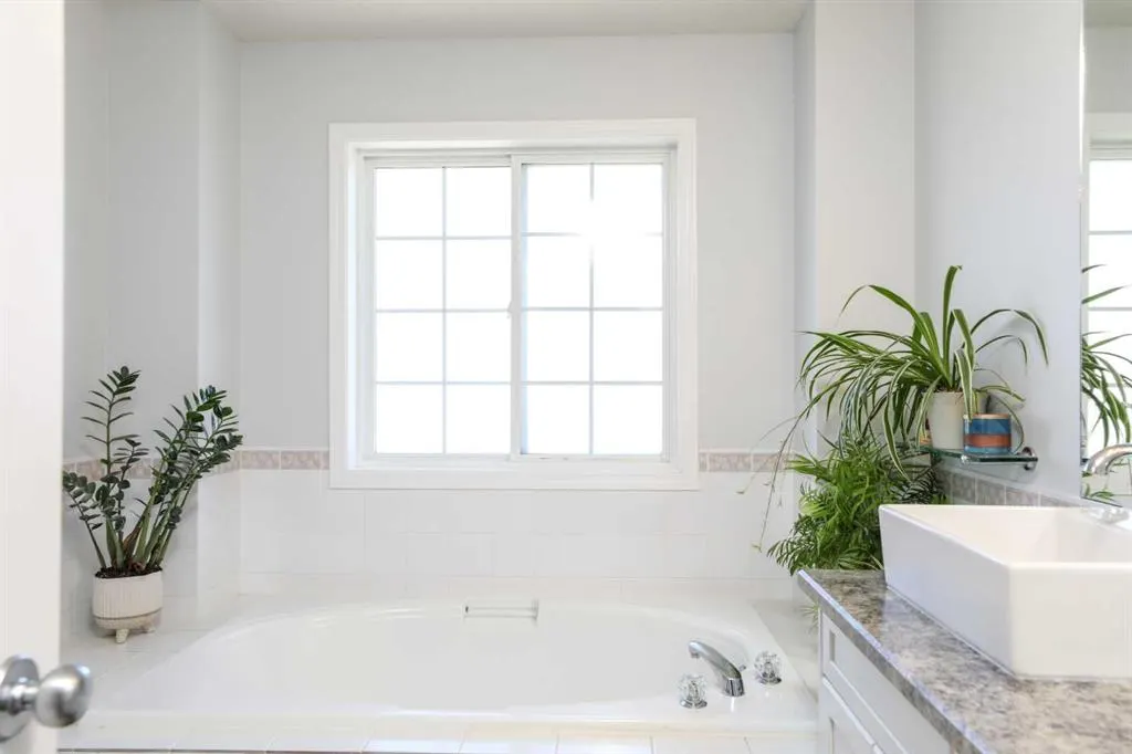 50 Heritage Circle W