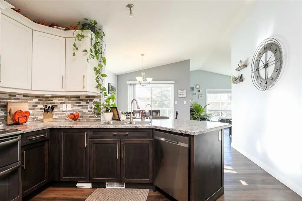 50 Heritage Circle W