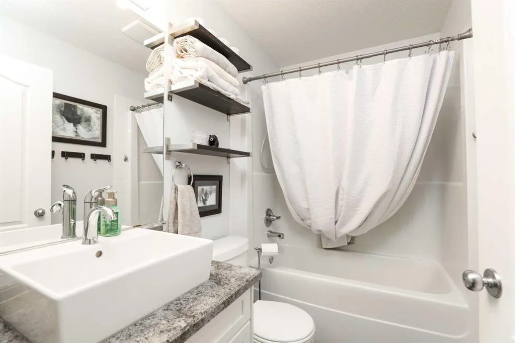 50 Heritage Circle W