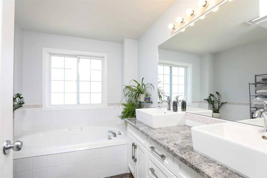 50 Heritage Circle W