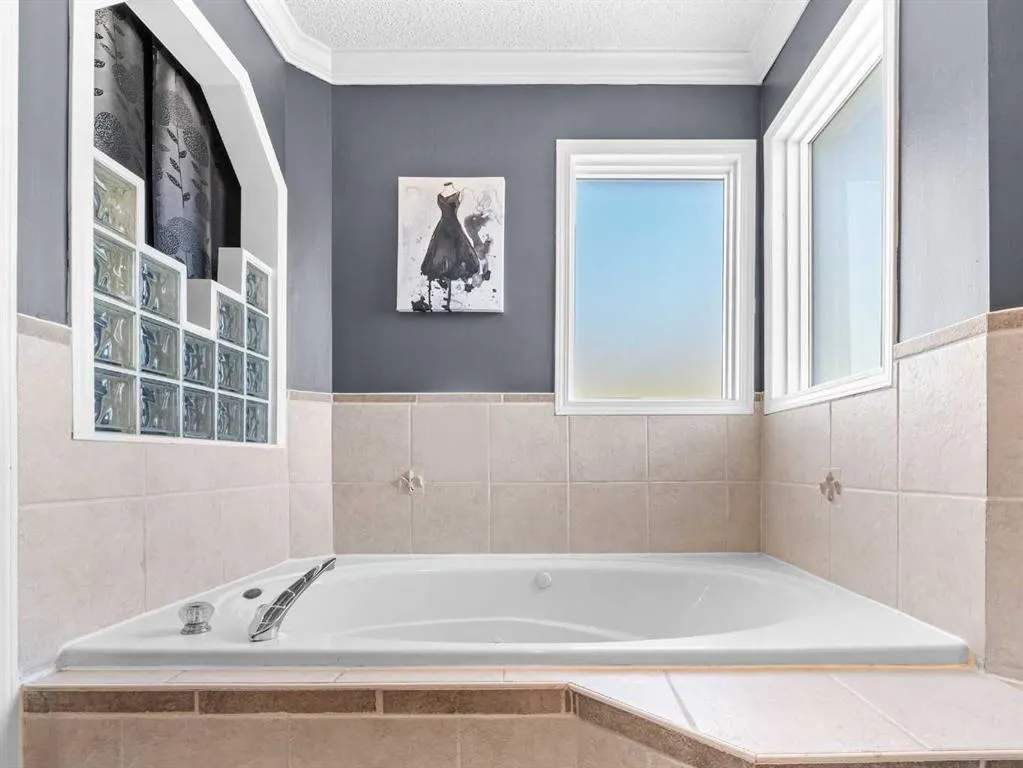 9995 Scurfield Drive NW