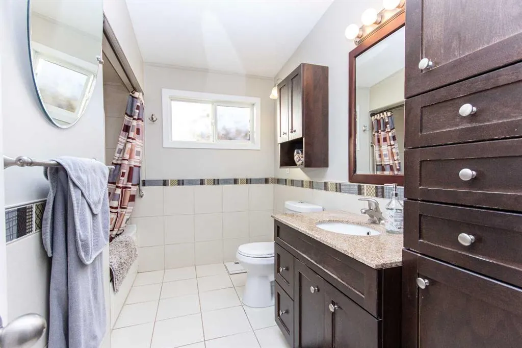 4413 Embury Crescent