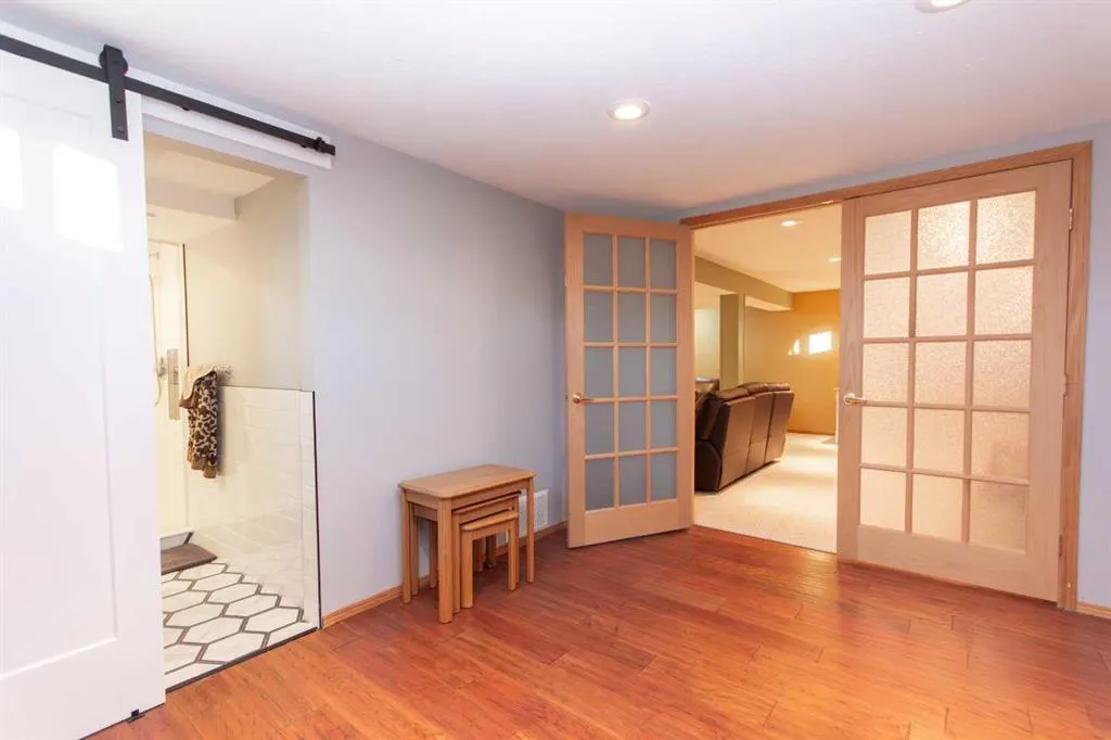 4413 Embury Crescent