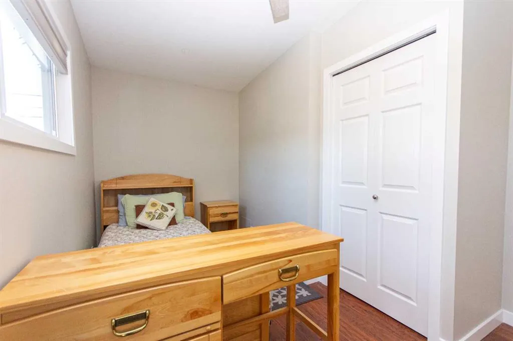 4413 Embury Crescent