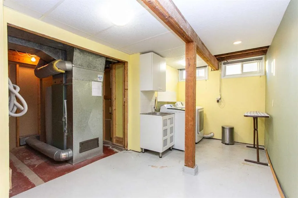 4413 Embury Crescent