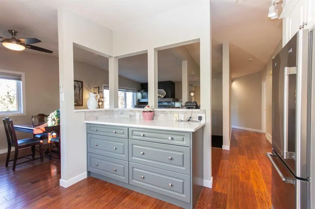 4413 Embury Crescent