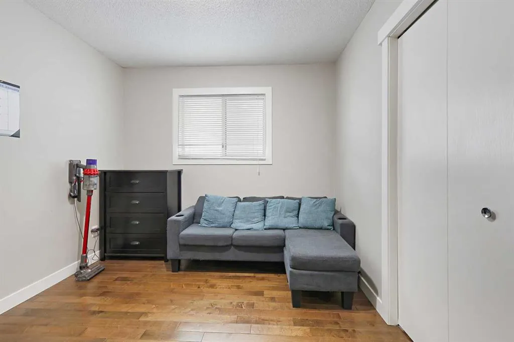 32 Rivercroft Close SE