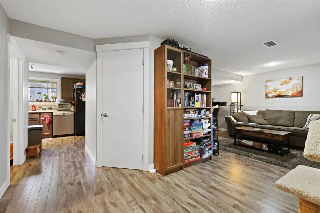 32 Rivercroft Close SE