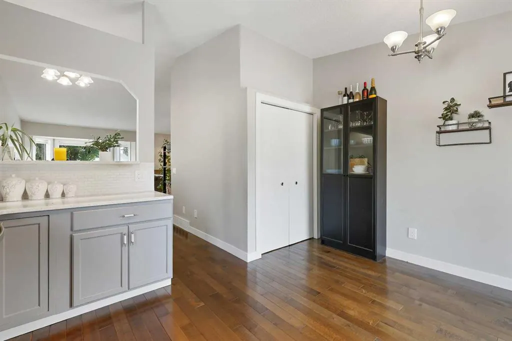 32 Rivercroft Close SE