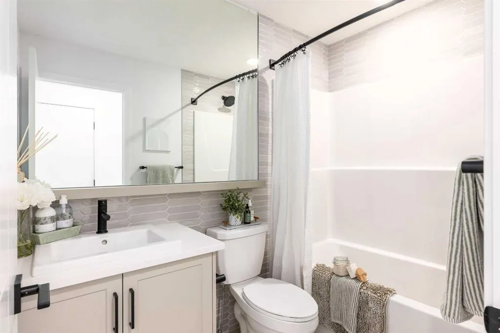 437 Alpine Avenue SW, #306