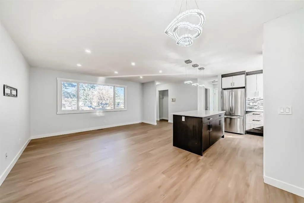 207 Pinecliff Way NE