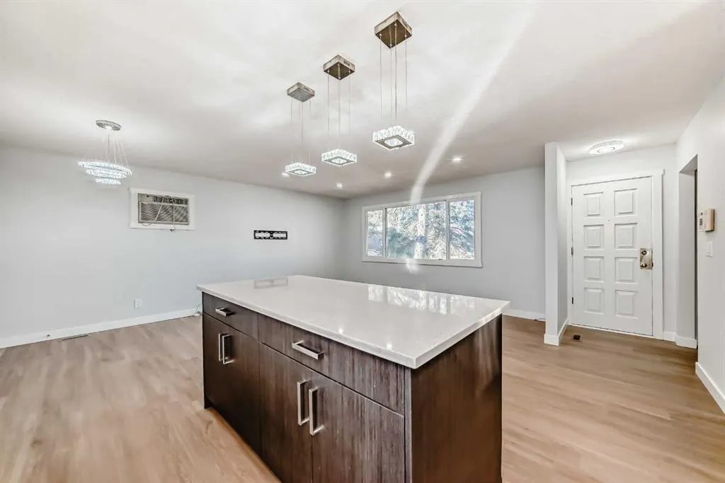 207 Pinecliff Way NE