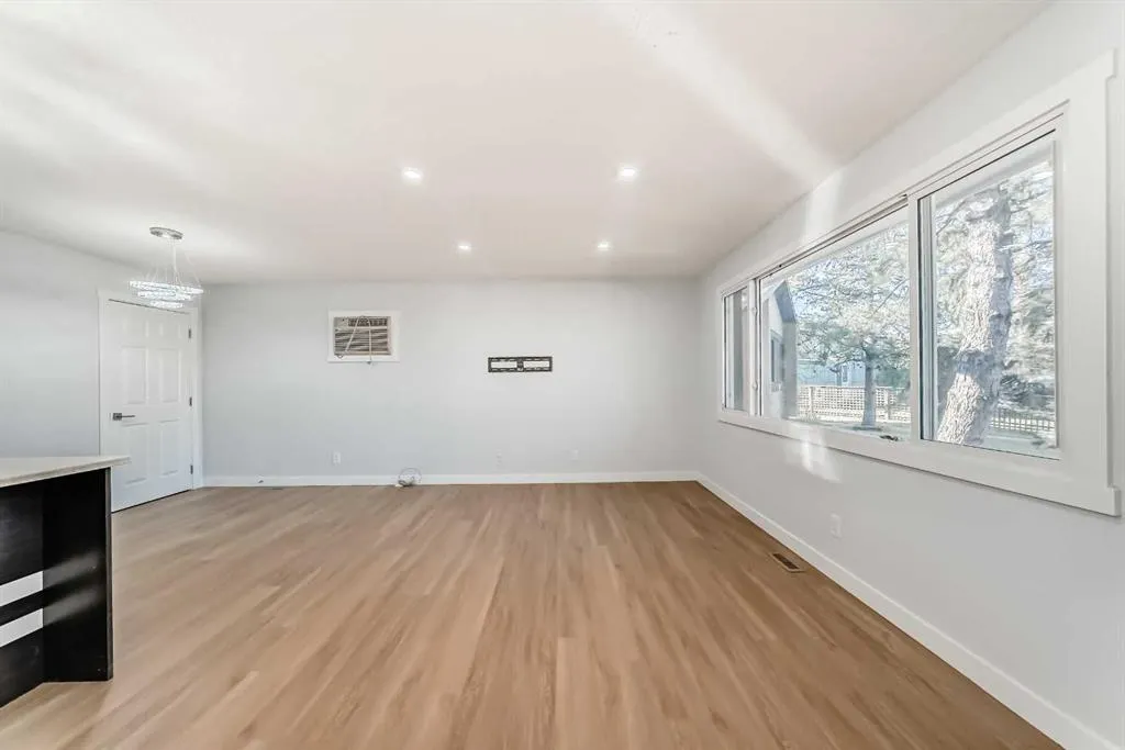 207 Pinecliff Way NE