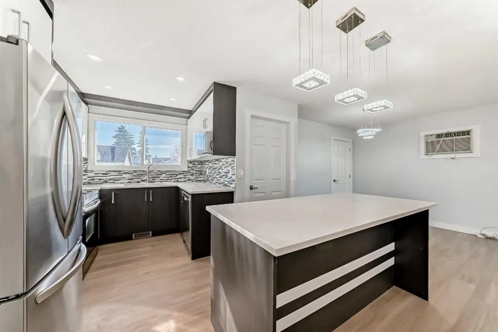 207 Pinecliff Way NE