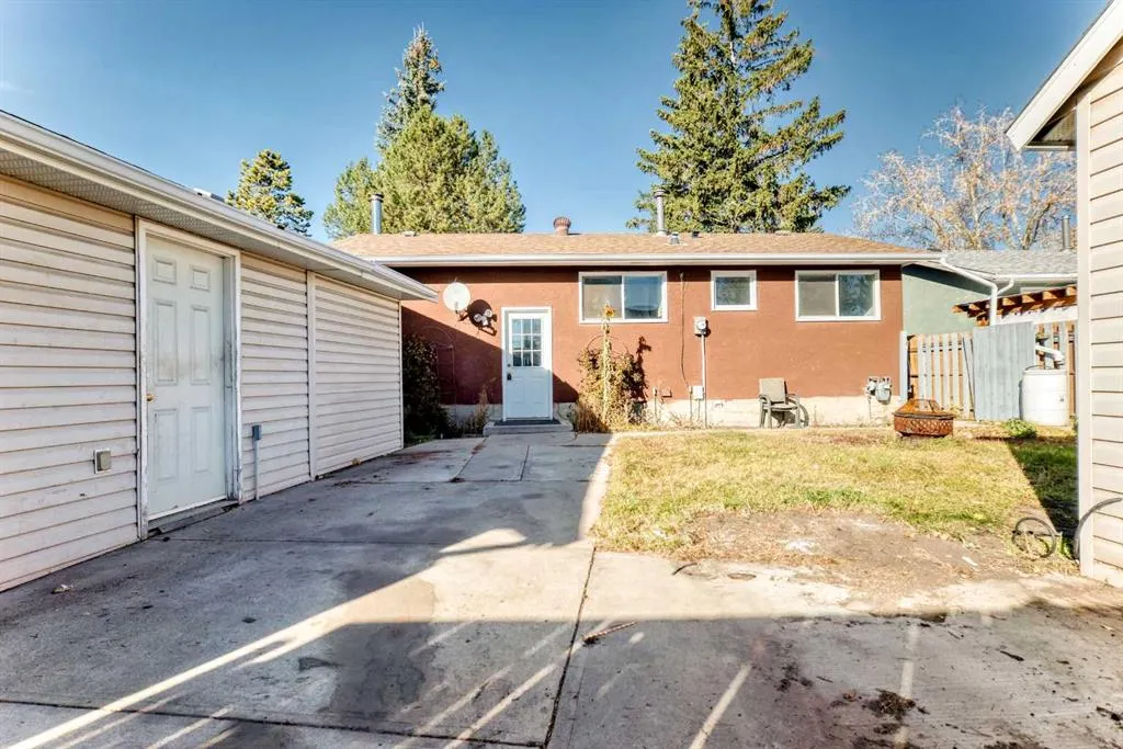 207 Pinecliff Way NE