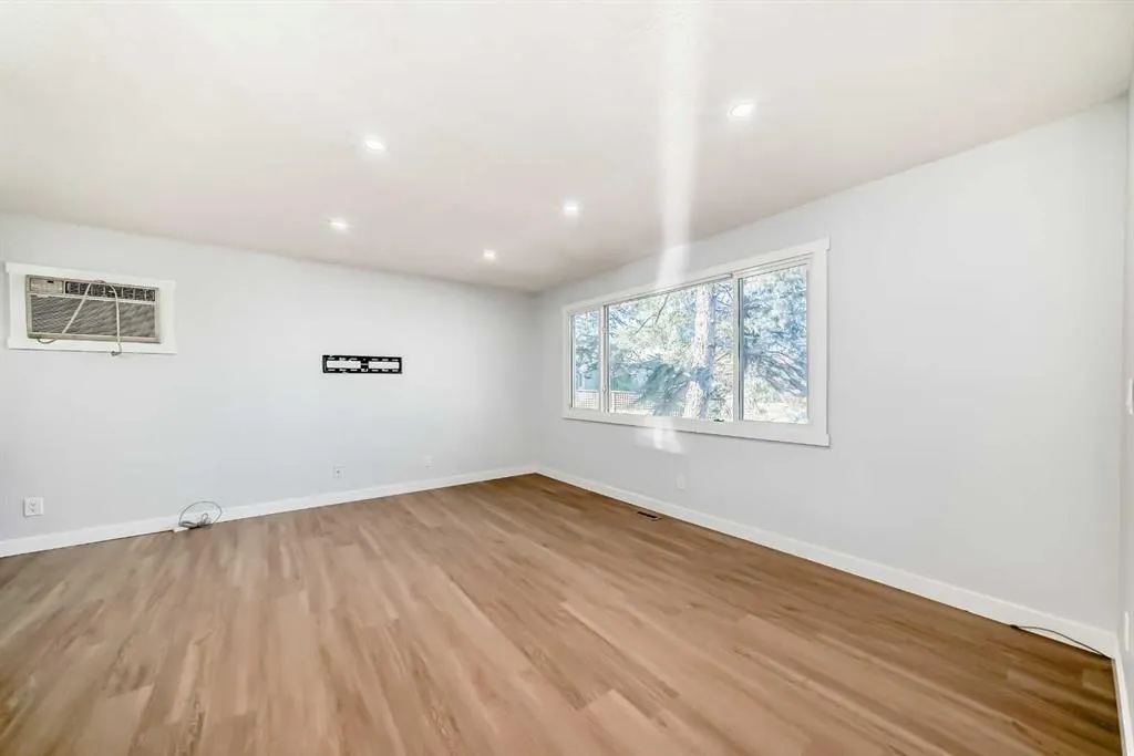 207 Pinecliff Way NE