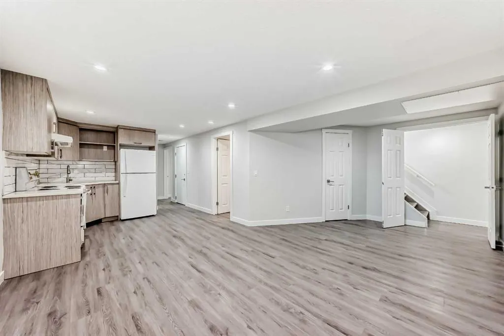 207 Pinecliff Way NE