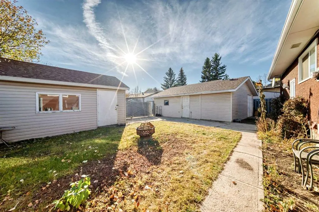 207 Pinecliff Way NE