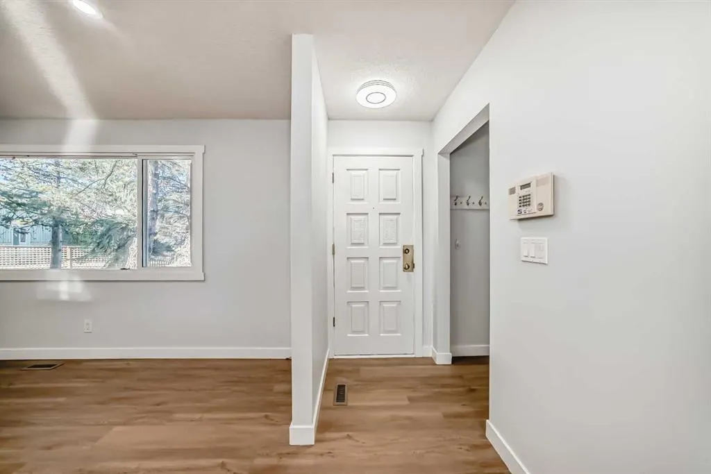 207 Pinecliff Way NE