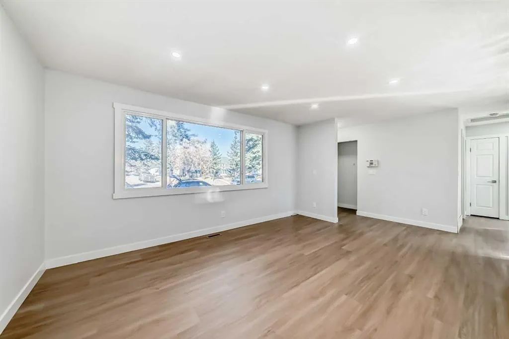 207 Pinecliff Way NE