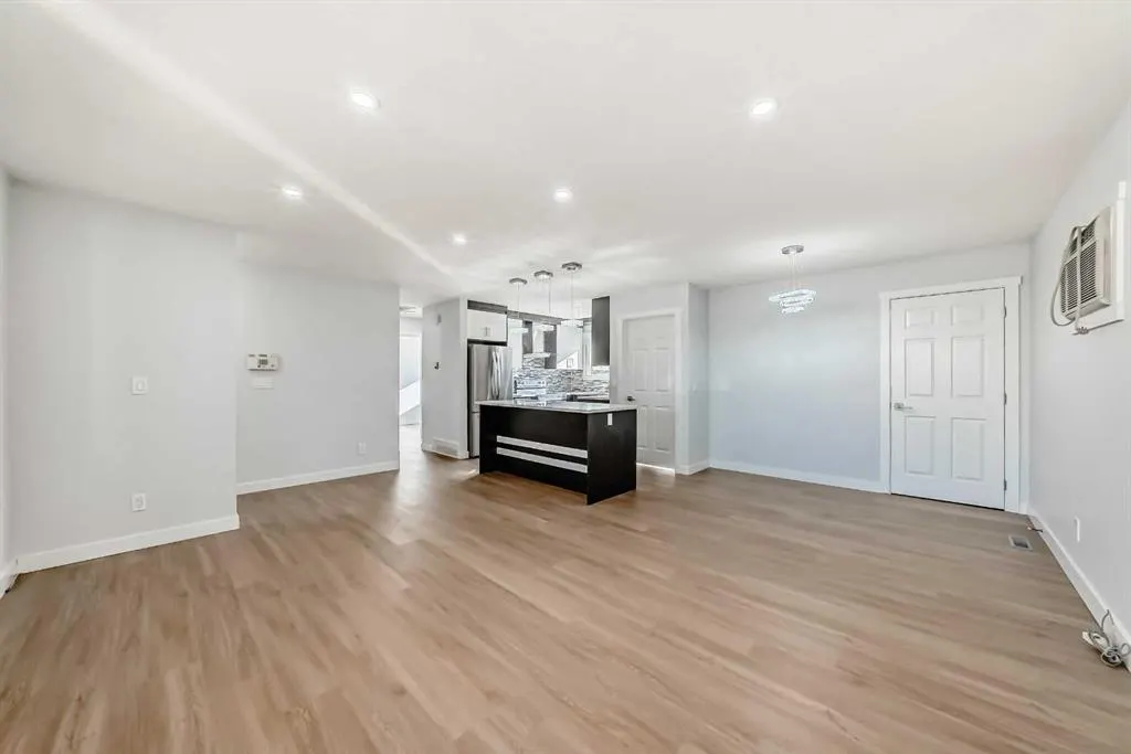 207 Pinecliff Way NE