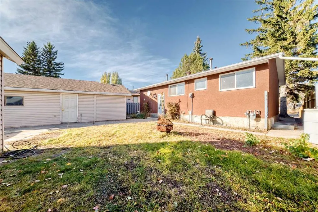 207 Pinecliff Way NE