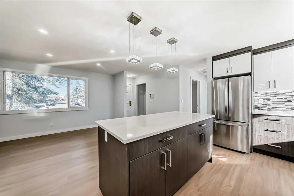 207 Pinecliff Way NE