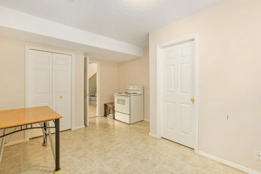 131 Panatella Close NW