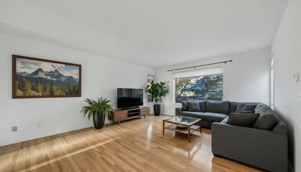 11 Coach Side Terrace SW