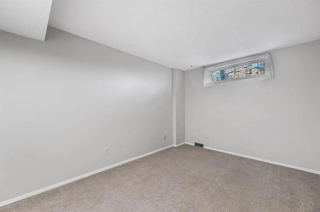 11 Coach Side Terrace SW